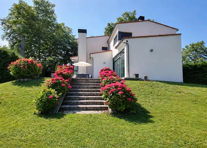 Llanes Piscina Interior Y Exterior - Talima La Pereda de Llanes