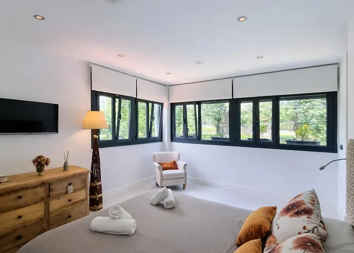 Llanes Piscina Interior Y Exterior - Talima La Pereda de Llanes