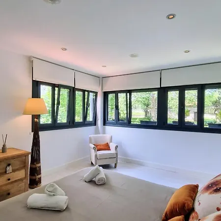 Chalet La Talima - Diseno En Entorno Rural De Llanes *